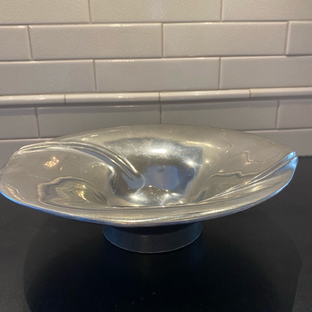Wilton Armetale Petal Bowl